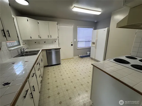 $1,995 | 15325 4th Avenue Southwest, Burien, WA 98166