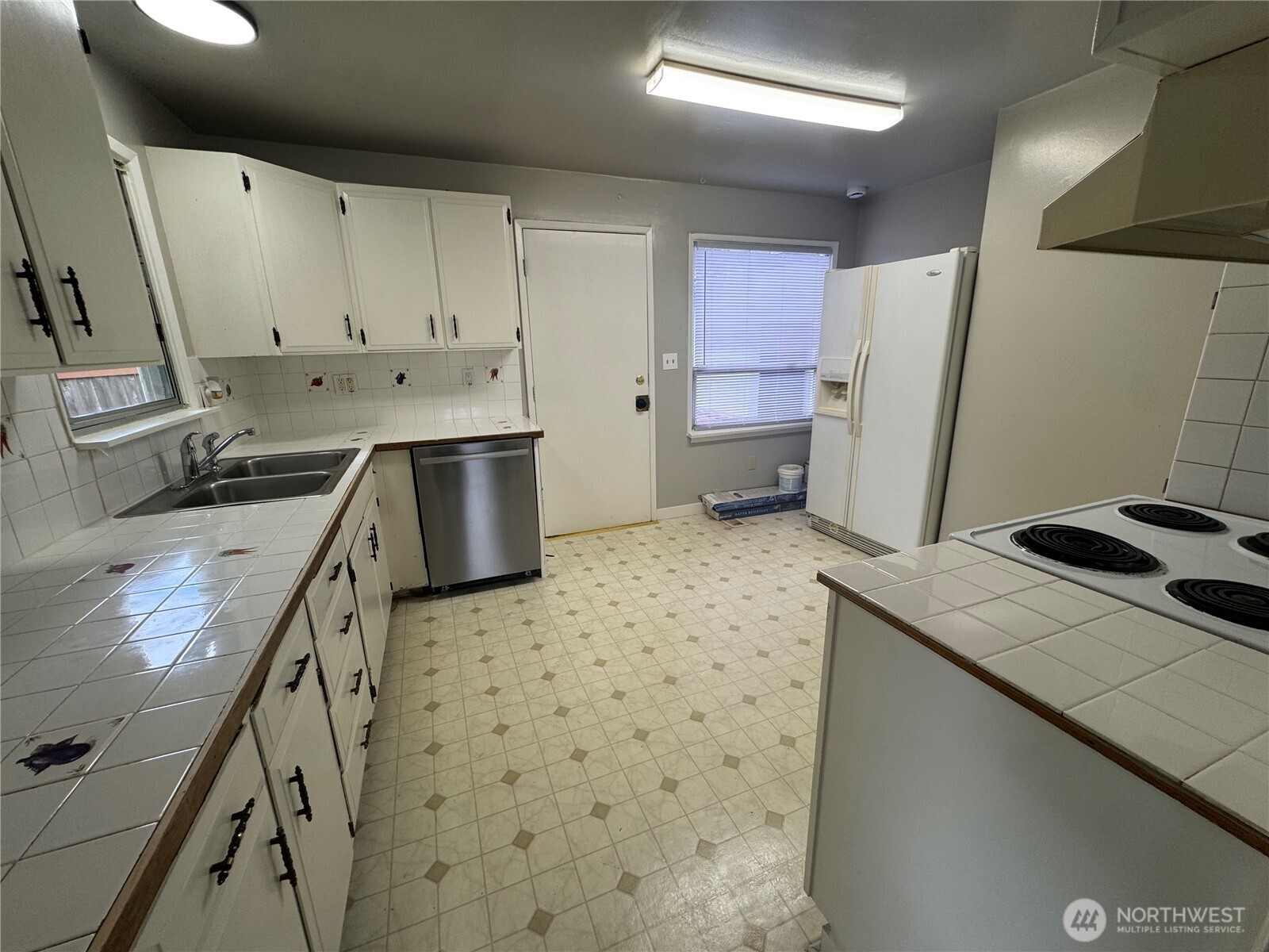 15325 4th Avenue Southwest Burien, WA 98166 - Photo 8 of 28