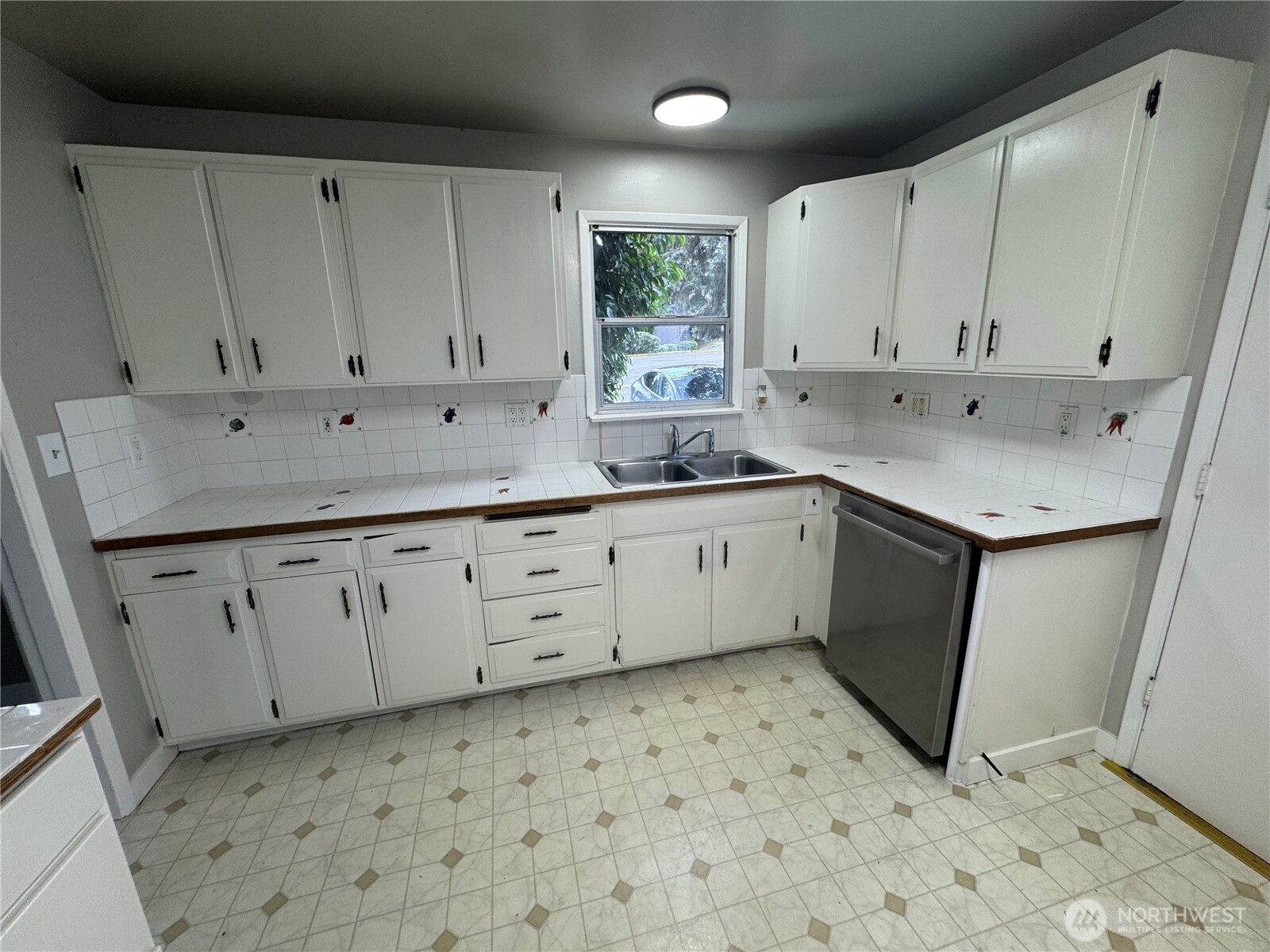 15325 4th Avenue Southwest Burien, WA 98166 - Photo 9 of 28