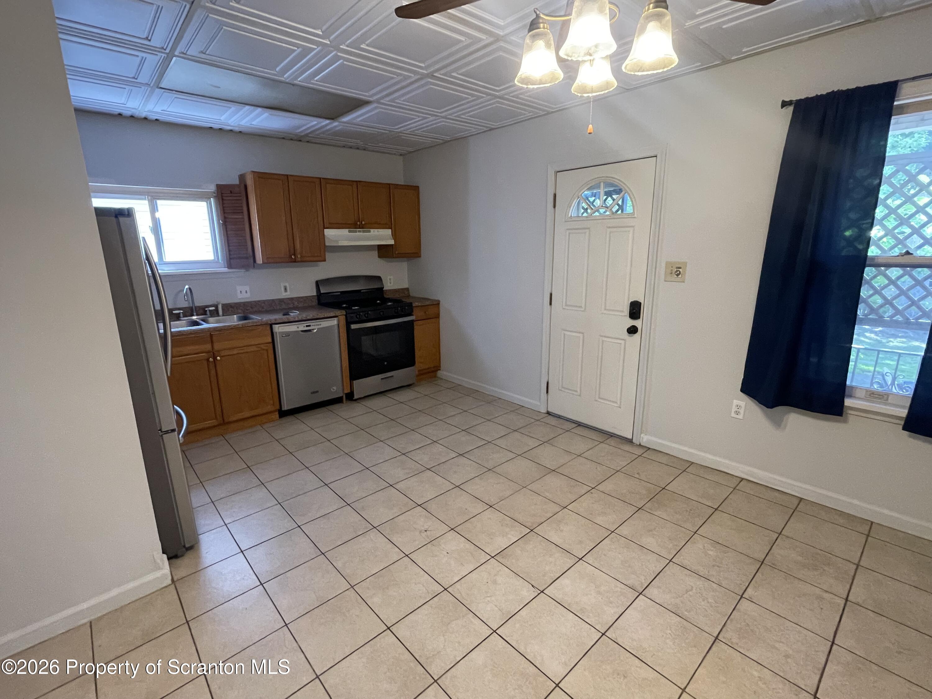 722 Wheeler Avenue Scranton, PA 18510 - Photo 9 of 20 Kitchen