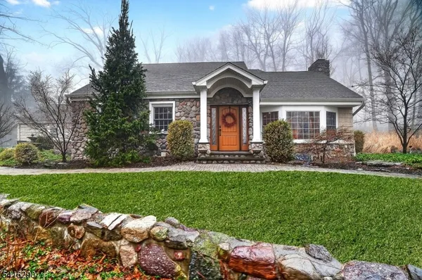 $949,000 | 8 Hemlock Lane, Kinnelon, NJ 07405