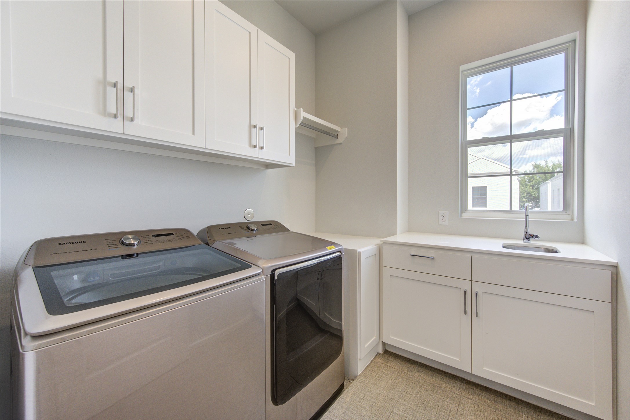 5336 Chandler Street Houston, TX 77007 - Photo 27 of 35 Utility room on third floor with a sink & tons of storage!