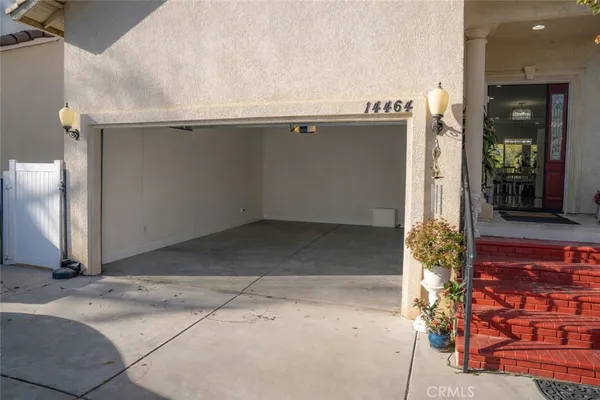 an outdoor view of porch