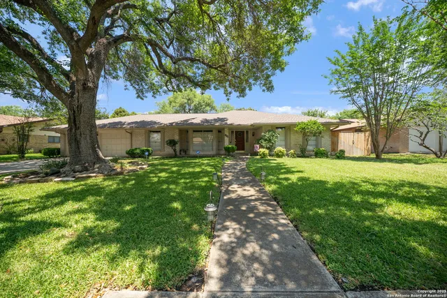 $383,990 | 425 Crestwind Drive, Windcrest, TX 78239