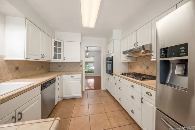 $383,990 | 425 Crestwind Drive, Windcrest, TX 78239