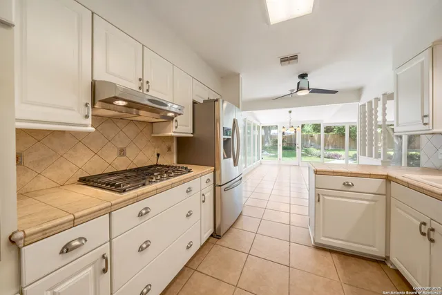 $383,990 | 425 Crestwind Drive, Windcrest, TX 78239