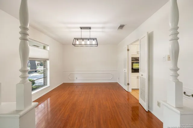 $383,990 | 425 Crestwind Drive, Windcrest, TX 78239