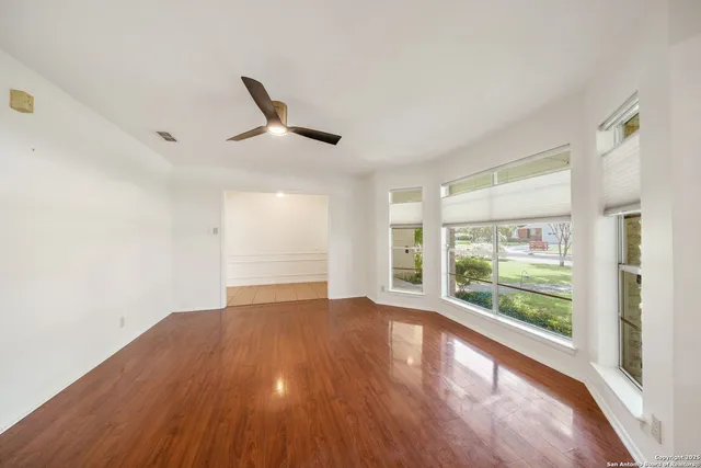 $383,990 | 425 Crestwind Drive, Windcrest, TX 78239