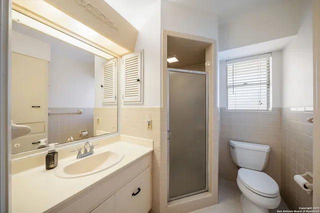 $383,990 | 425 Crestwind Drive, Windcrest, TX 78239