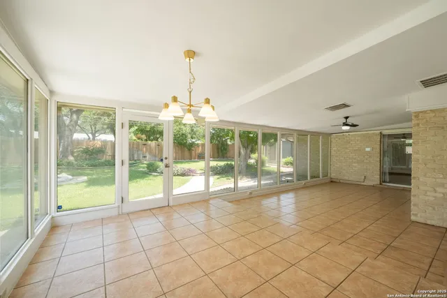 $383,990 | 425 Crestwind Drive, Windcrest, TX 78239