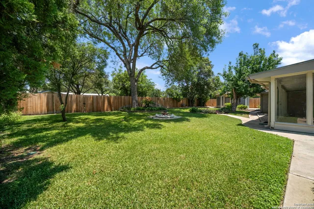 $383,990 | 425 Crestwind Drive, Windcrest, TX 78239