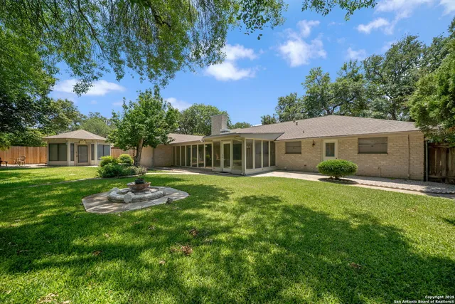 $383,990 | 425 Crestwind Drive, Windcrest, TX 78239