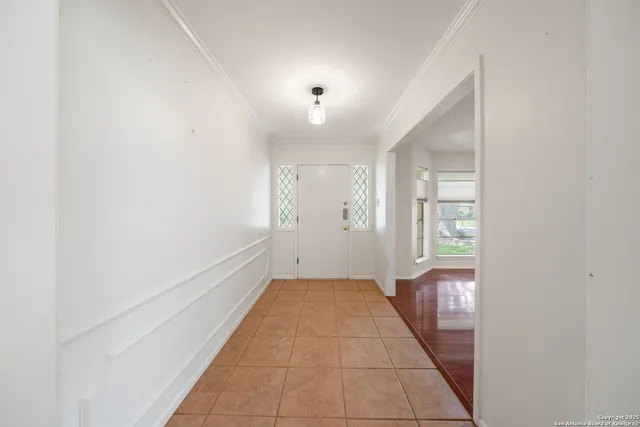 $383,990 | 425 Crestwind Drive, Windcrest, TX 78239