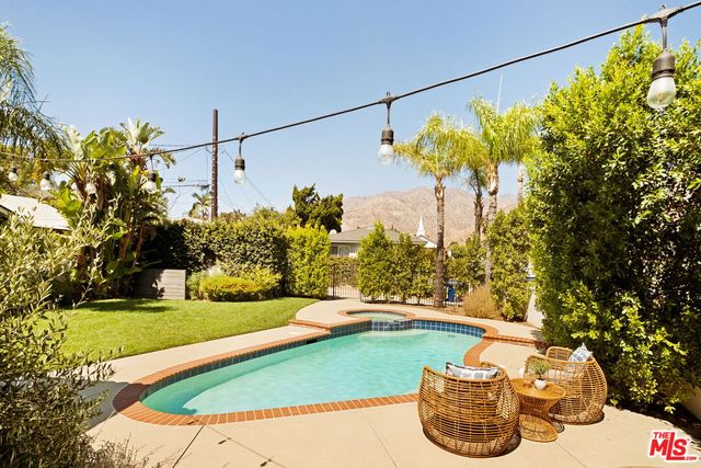 a view of a fountain in the yard