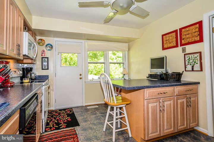 9100 Rookings Court Springfield, VA 22153 - Photo 19 of 28 Kitchen