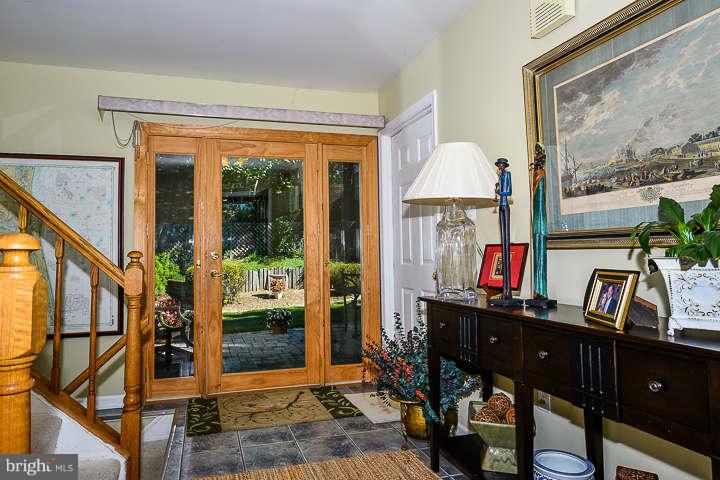 9100 Rookings Court Springfield, VA 22153 - Photo 3 of 28 Interior (General)