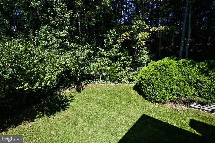 9100 Rookings Court Springfield, VA 22153 - Photo 24 of 28 Exterior (Rear)