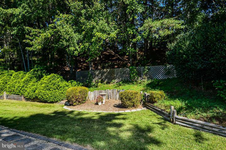 9100 Rookings Court Springfield, VA 22153 - Photo 25 of 28 Exterior (Rear)