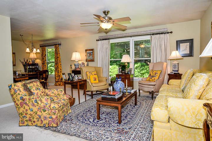 9100 Rookings Court Springfield, VA 22153 - Photo 4 of 28 Living Room