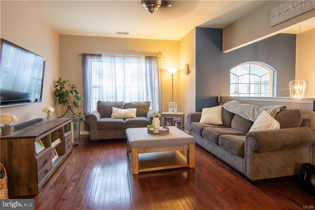 2210 Rising Hill Road Whitehall, PA 18052 - Photo 4 of 18 Gallery Image 4