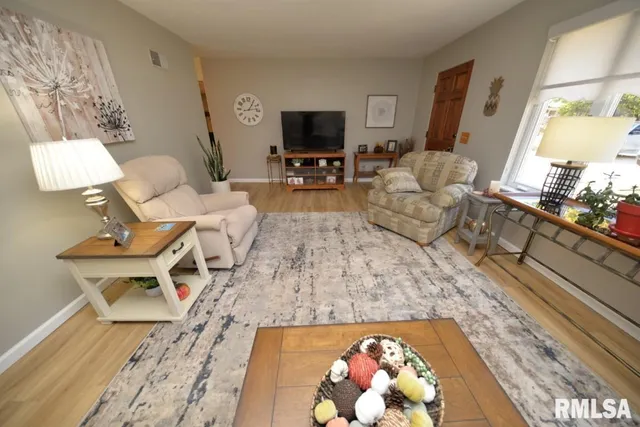 $168,000 | 10 Edgewood Drive, Mount Vernon, IL 62864