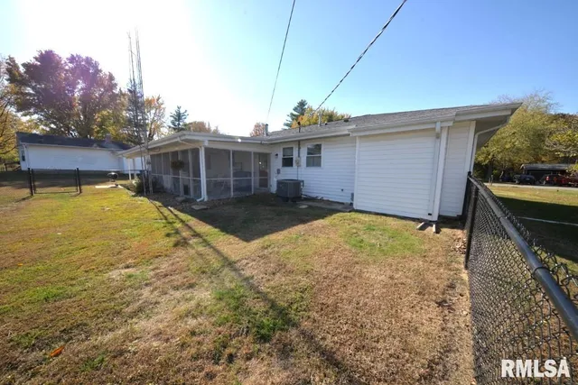 $168,000 | 10 Edgewood Drive, Mount Vernon, IL 62864