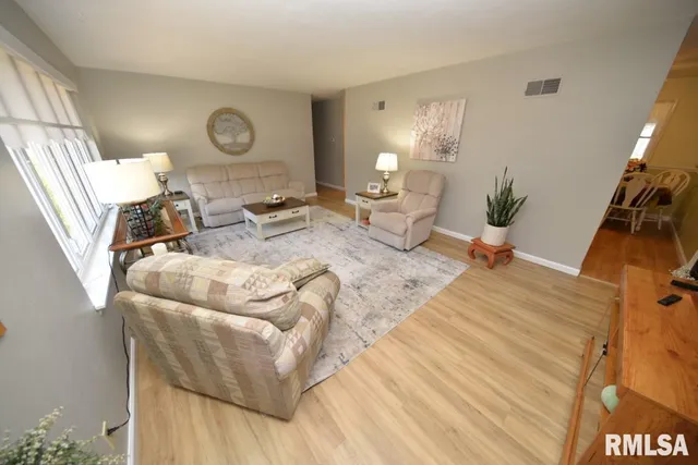 $168,000 | 10 Edgewood Drive, Mount Vernon, IL 62864