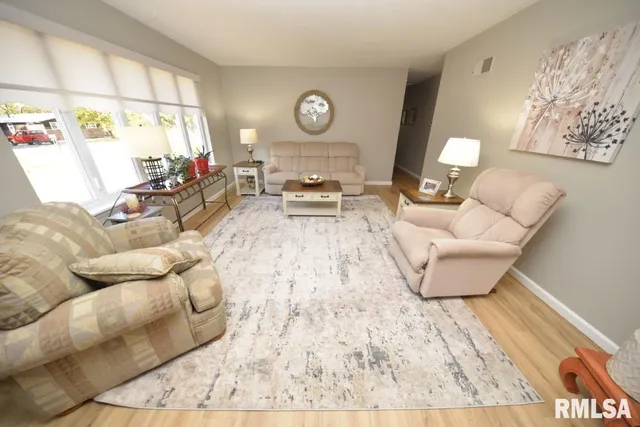 $168,000 | 10 Edgewood Drive, Mount Vernon, IL 62864