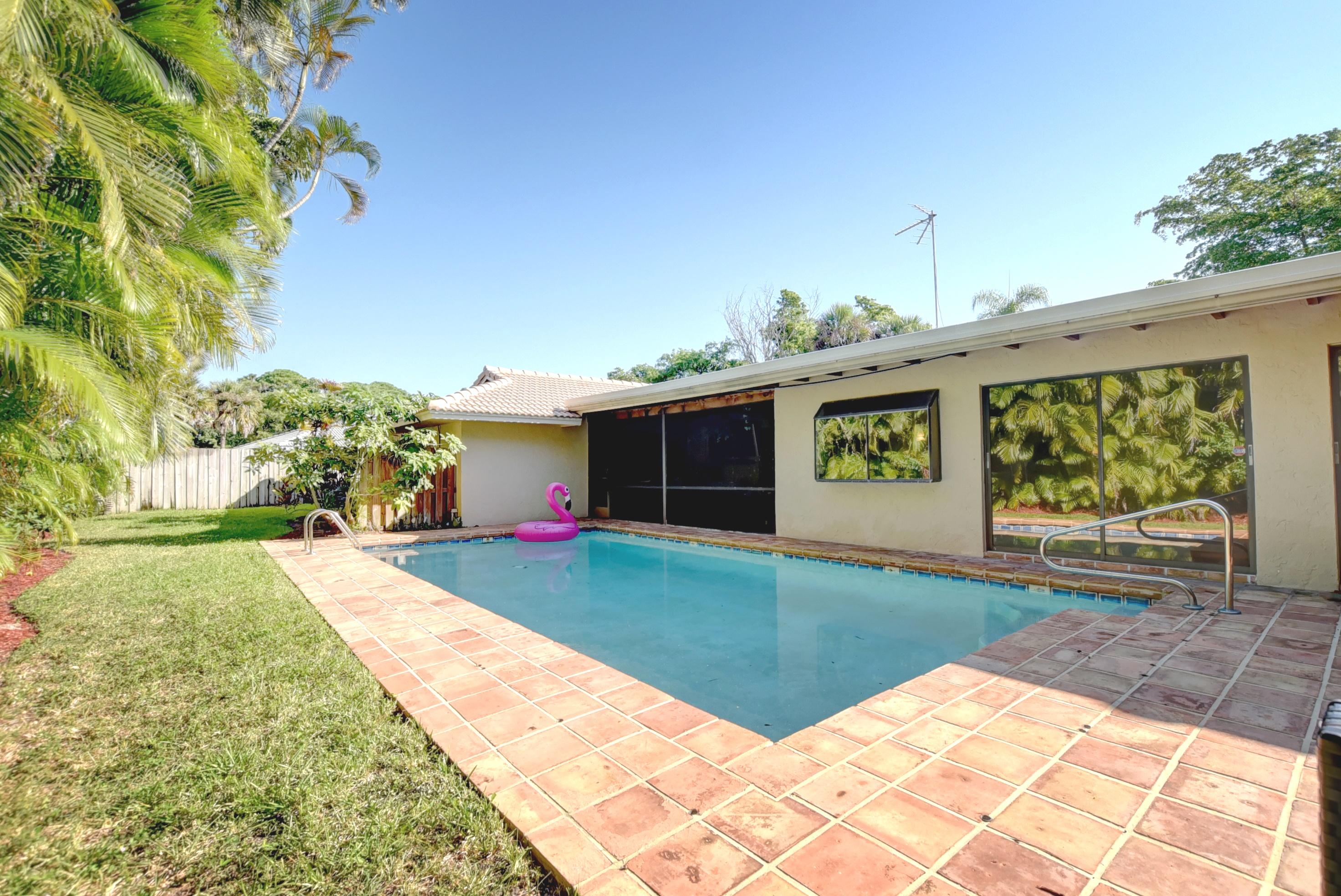 6761 Entrada Place Boca Raton, FL 33433 - Photo 62 of 69 a front view of a house with garden