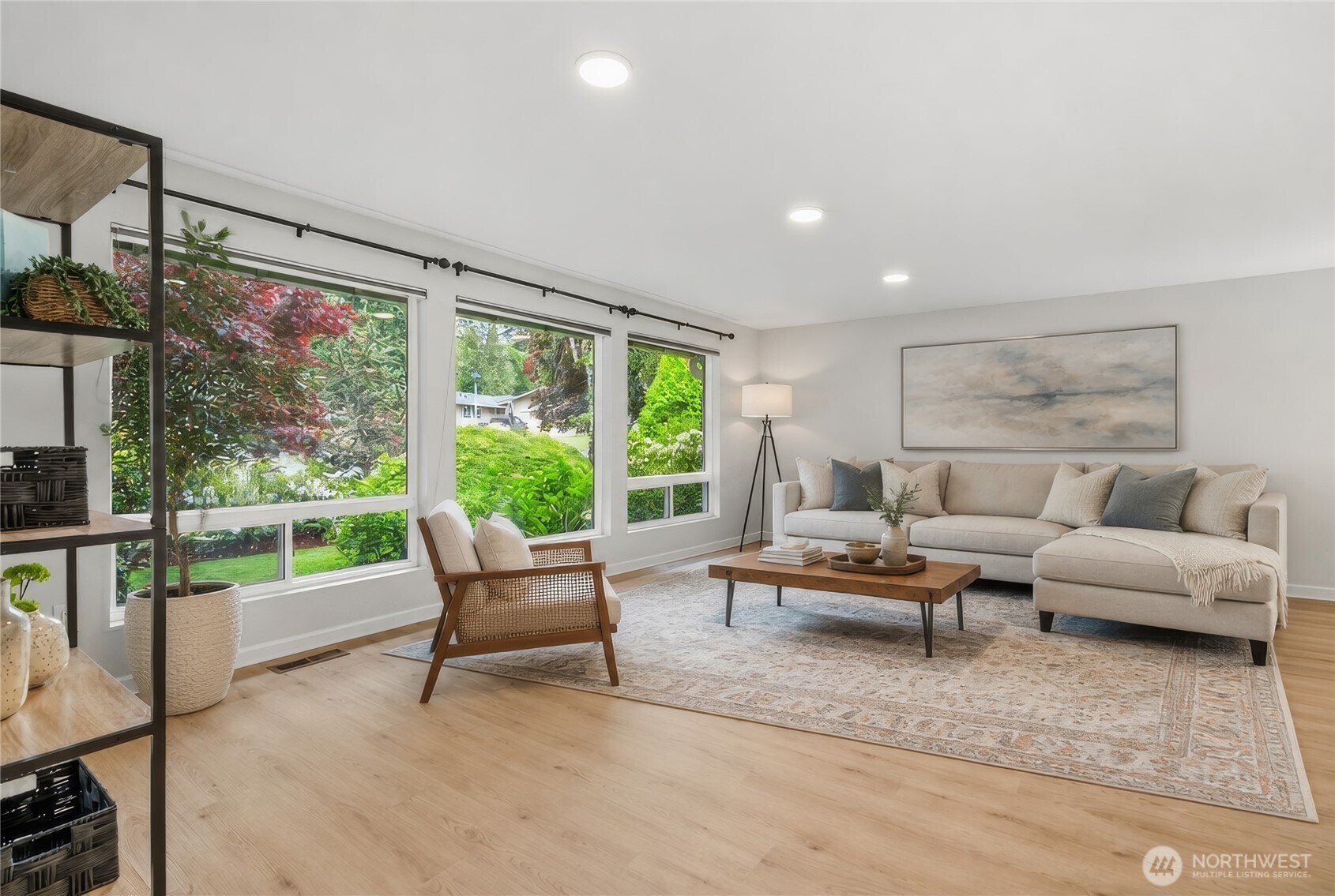 2017 Jones Circle Southeast Renton, WA 98055 - Photo 6 of 40 Gallery Image 6