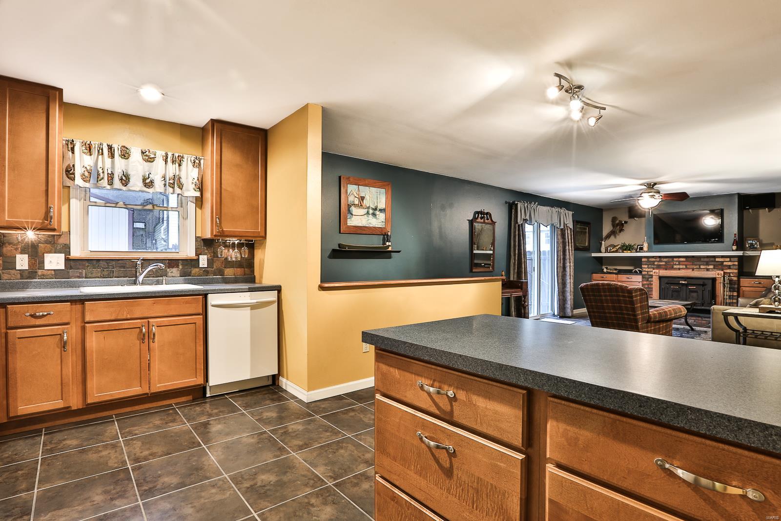 3 Roland Lane St. Peters, MO 63376 - Photo 6 of 25 Gallery Image 6