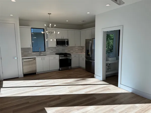 $2,450 | 1131 Walton Lane, Unit 6, Austin, TX 78721
