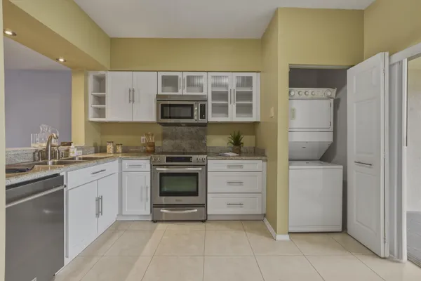 $2,900 | 16635 Hemingway Drive, Weston, FL 33326