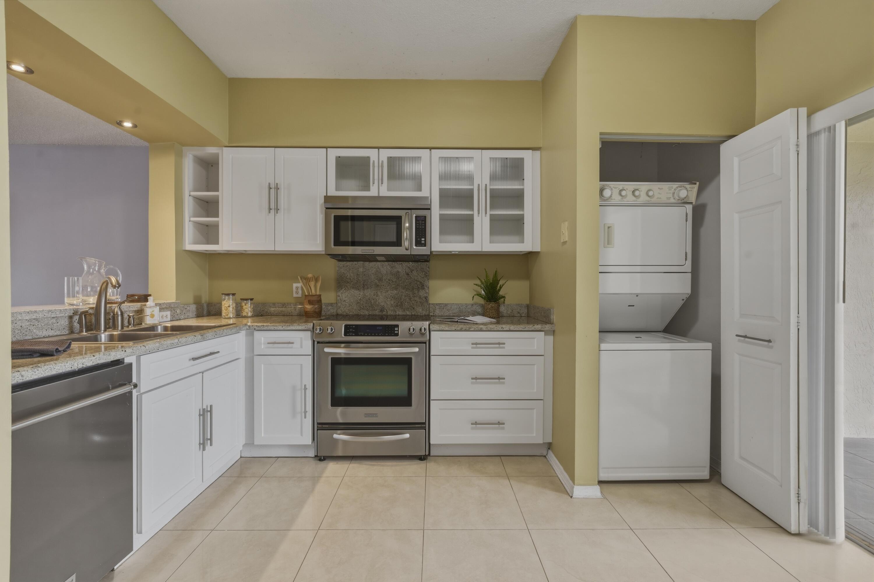 16635 Hemingway Drive Weston, FL 33326 - Photo 12 of 28 DSC08318