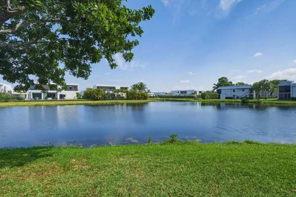 $2,900 | 16635 Hemingway Drive, Weston, FL 33326