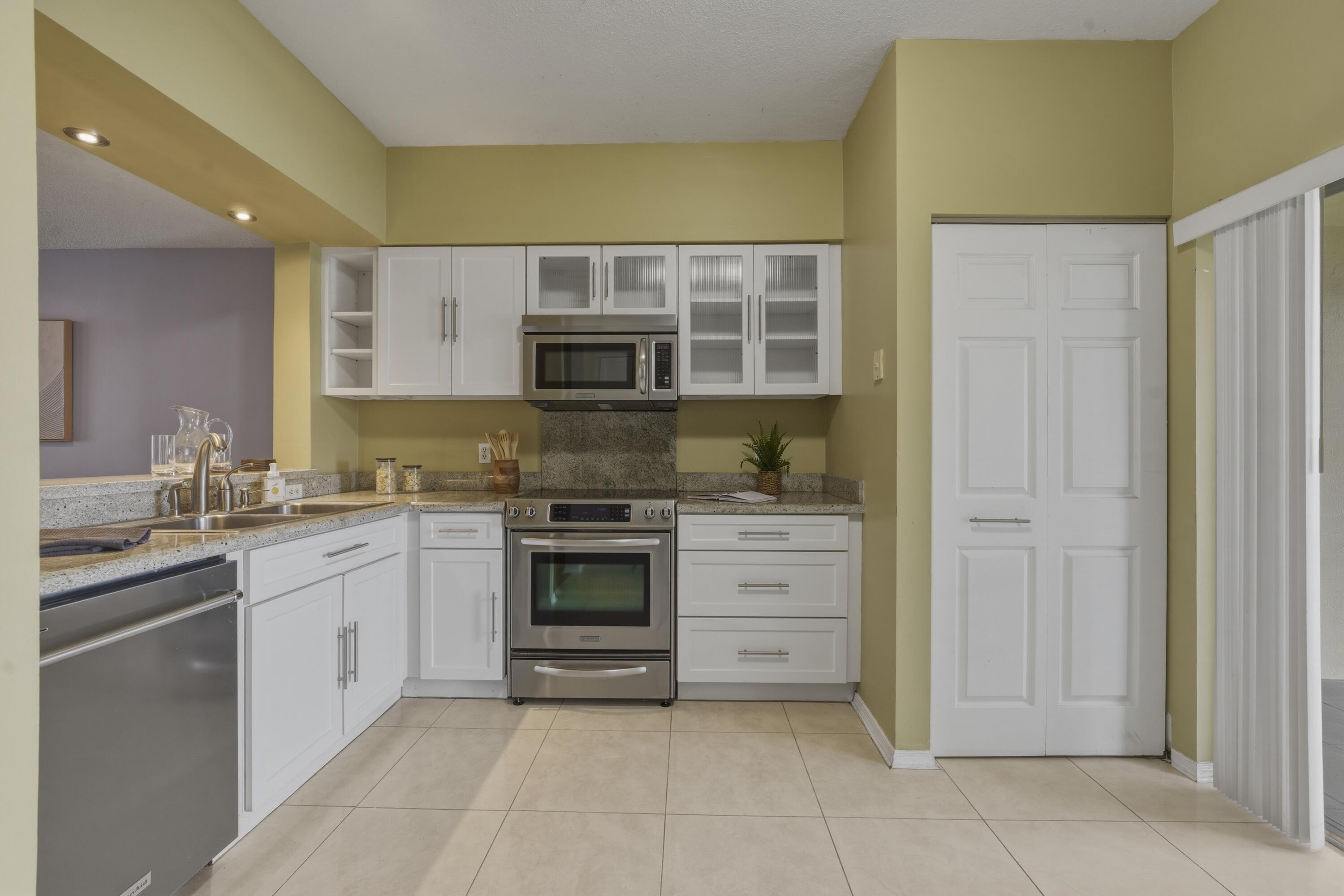 16635 Hemingway Drive Weston, FL 33326 - Photo 10 of 28 DSC08261