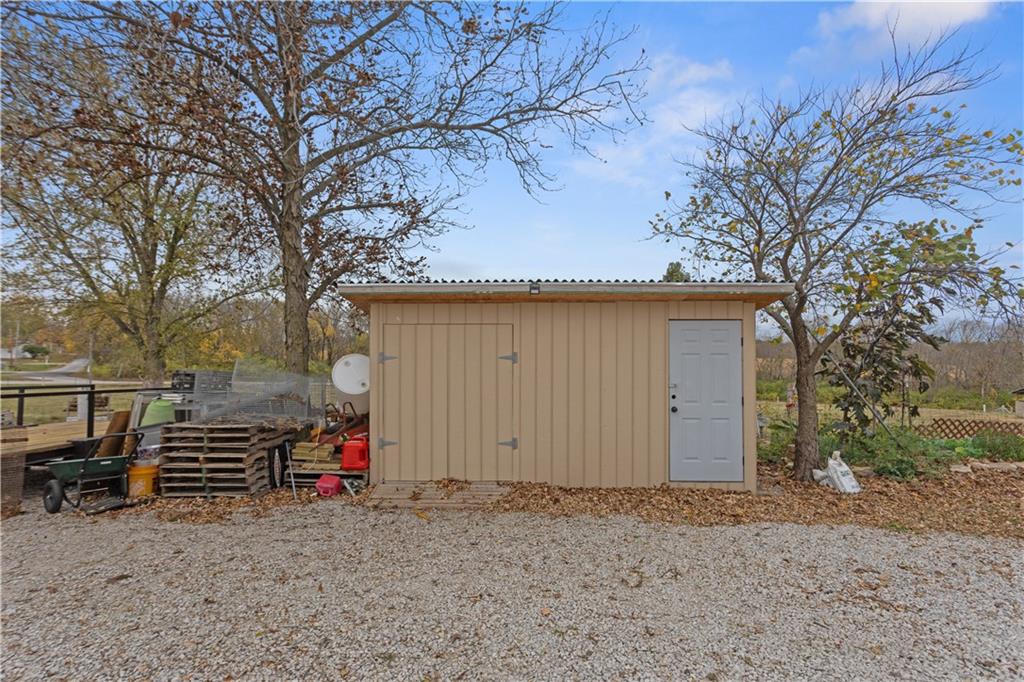 11203 Chandler Road Liberty, MO 64068 - Photo 34 of 38