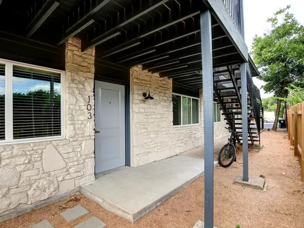 $1,000 | 3503 Harmon Avenue, Unit 201, Austin, TX 78705