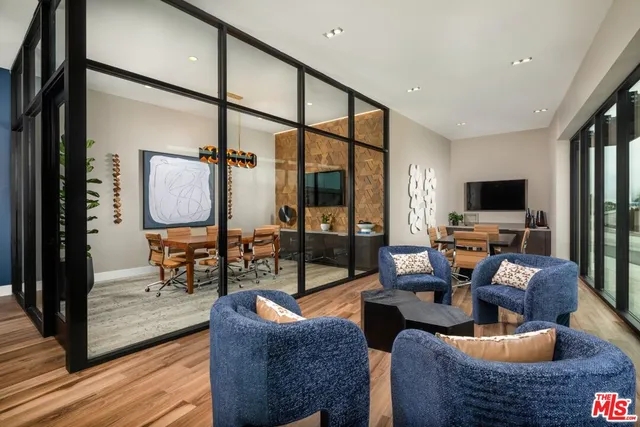 $2,819 | 201 North La Brea Avenue, Unit 526, Inglewood, CA 90301