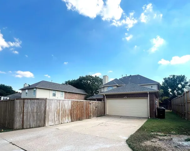 a view of a house with a yard and garage