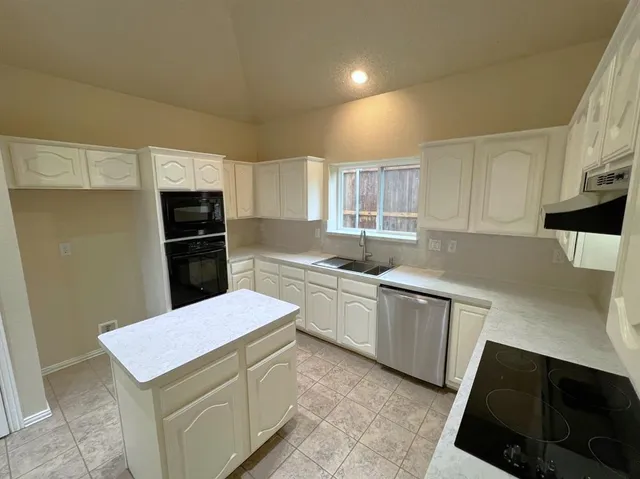 $2,800 | 705 Pine Lakes Drive, Plano, TX 75025