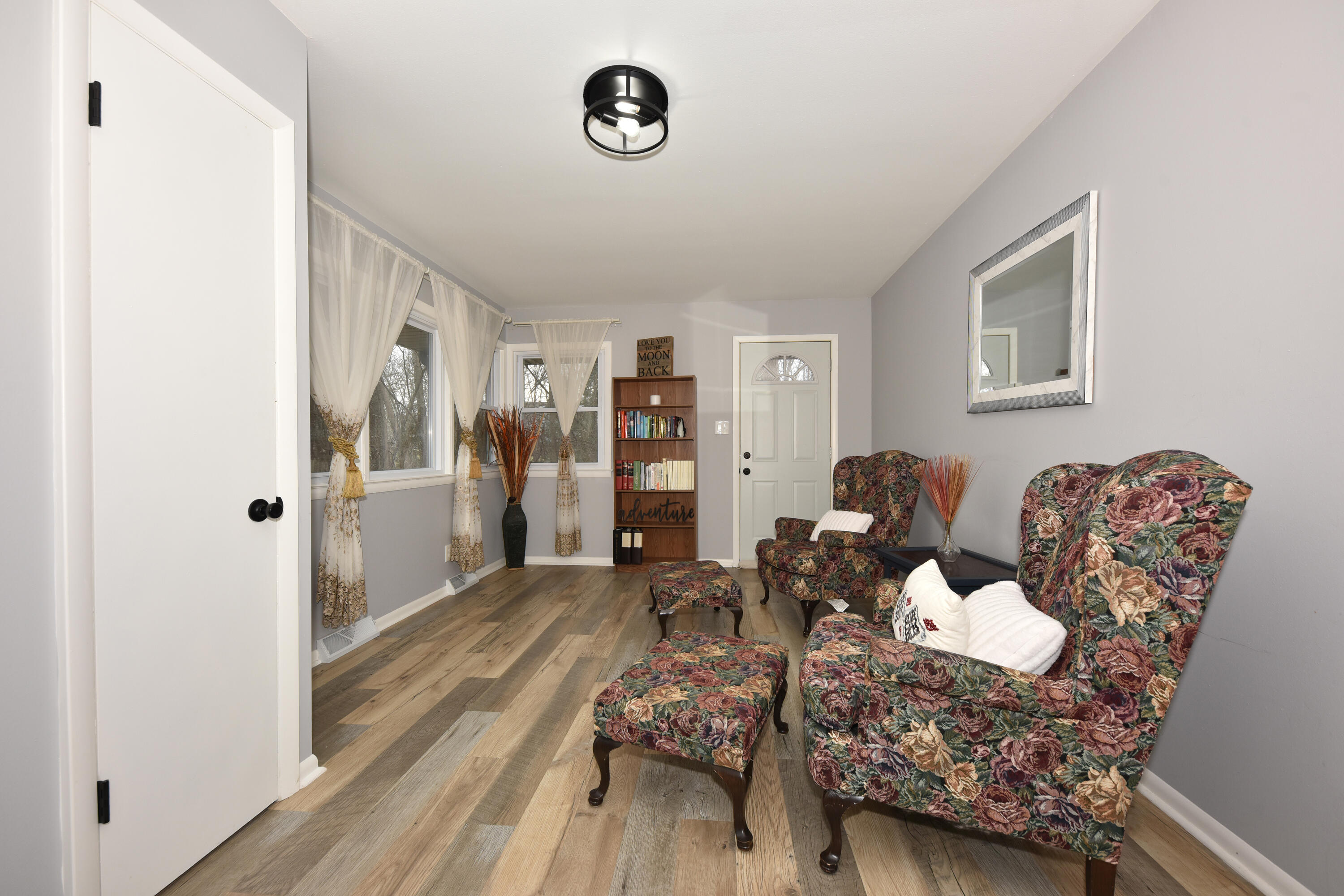 N28W24239 Watertown Road Pewaukee, WI 53072 - Photo 11 of 26 Family room