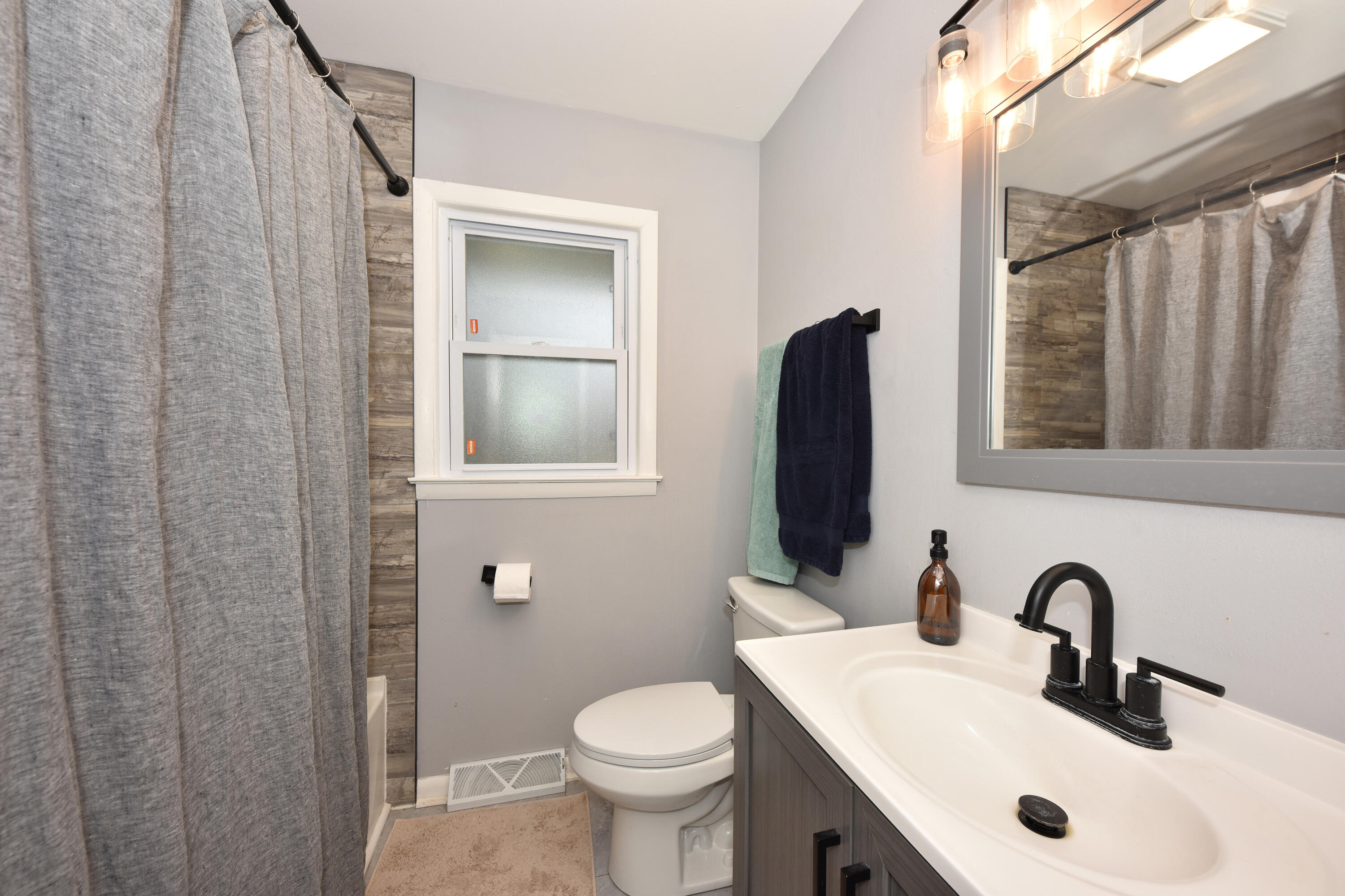 N28W24239 Watertown Road Pewaukee, WI 53072 - Photo 15 of 26 Full bath