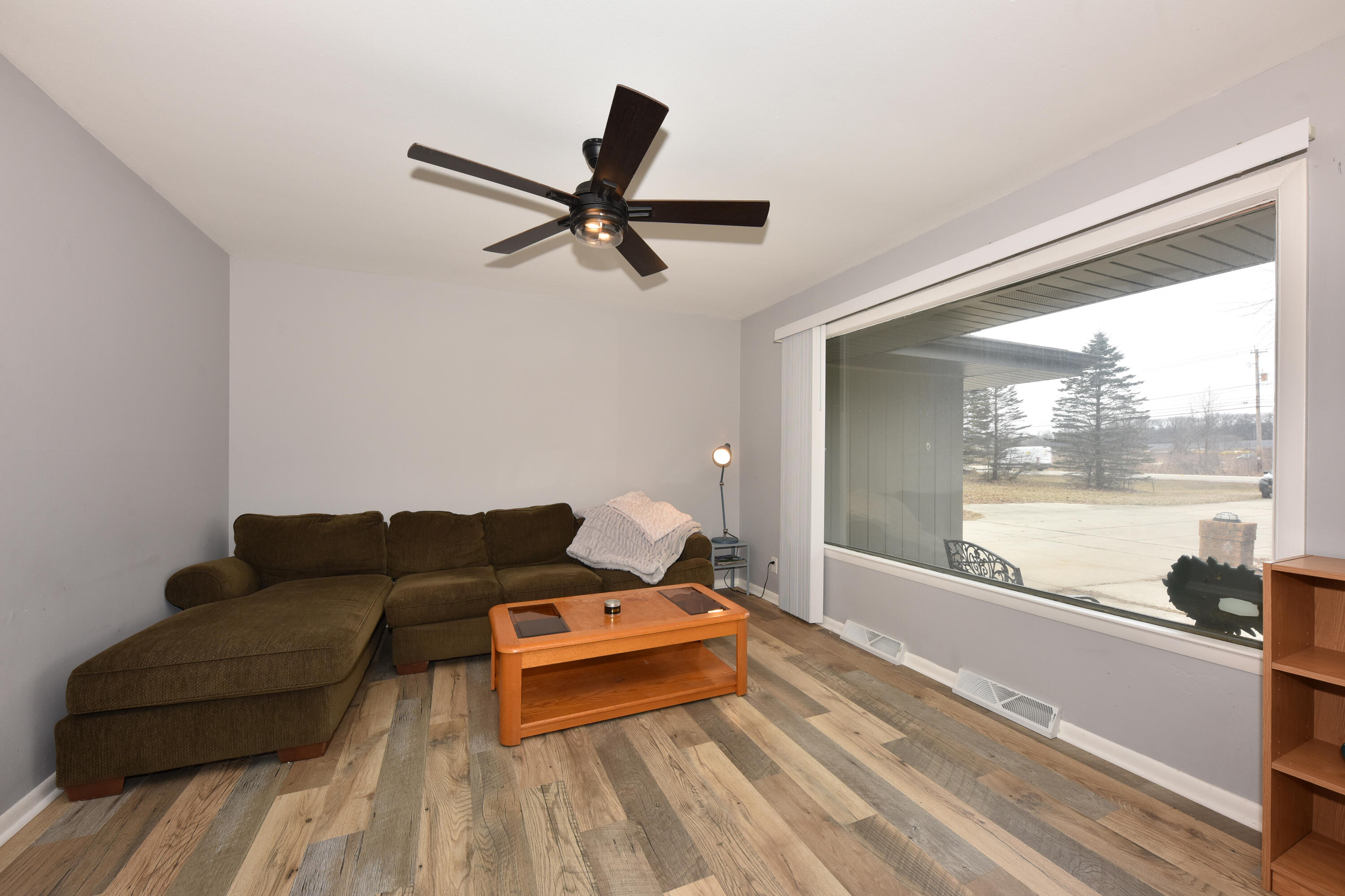 N28W24239 Watertown Road Pewaukee, WI 53072 - Photo 3 of 26 Living room