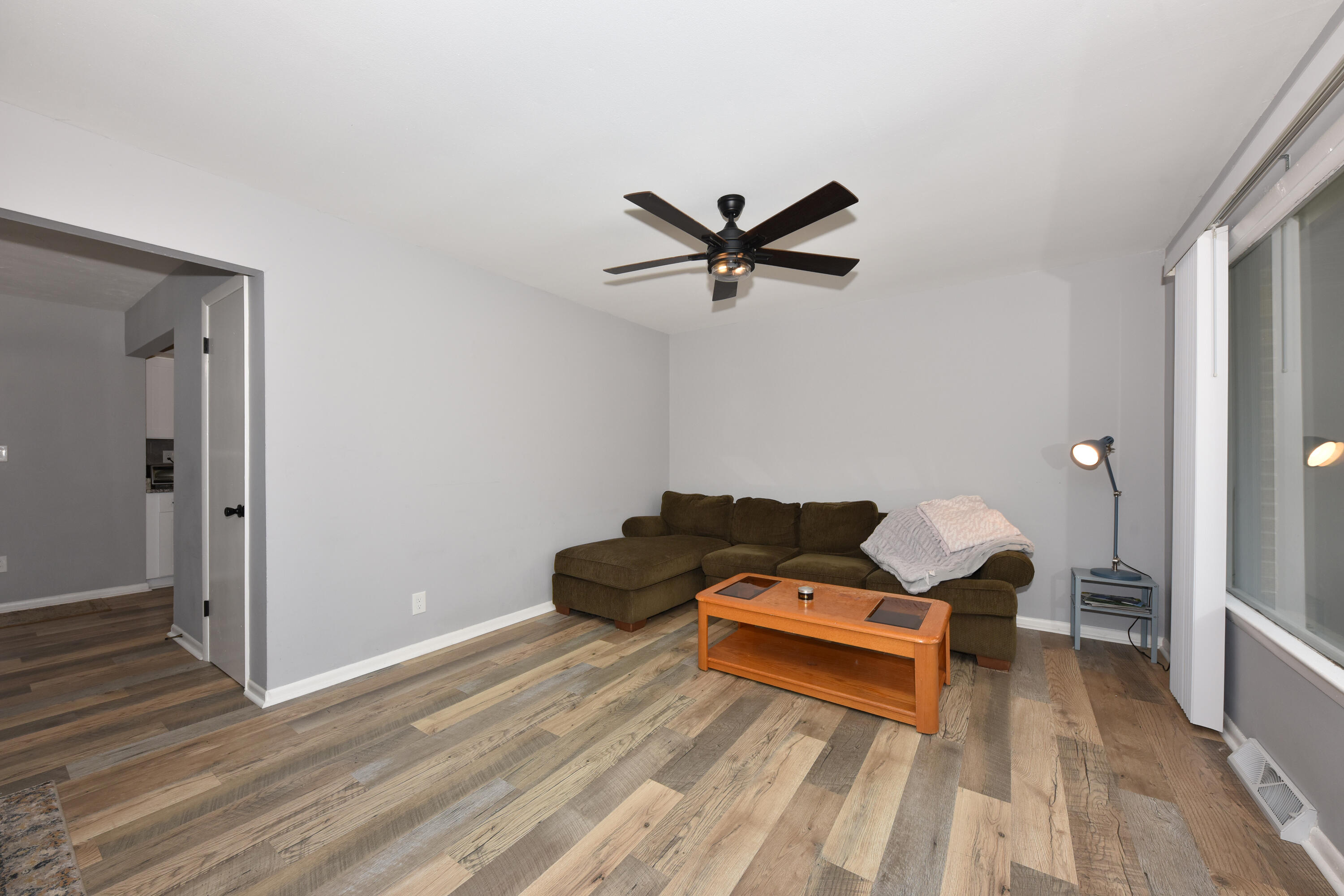 N28W24239 Watertown Road Pewaukee, WI 53072 - Photo 4 of 26 Living room