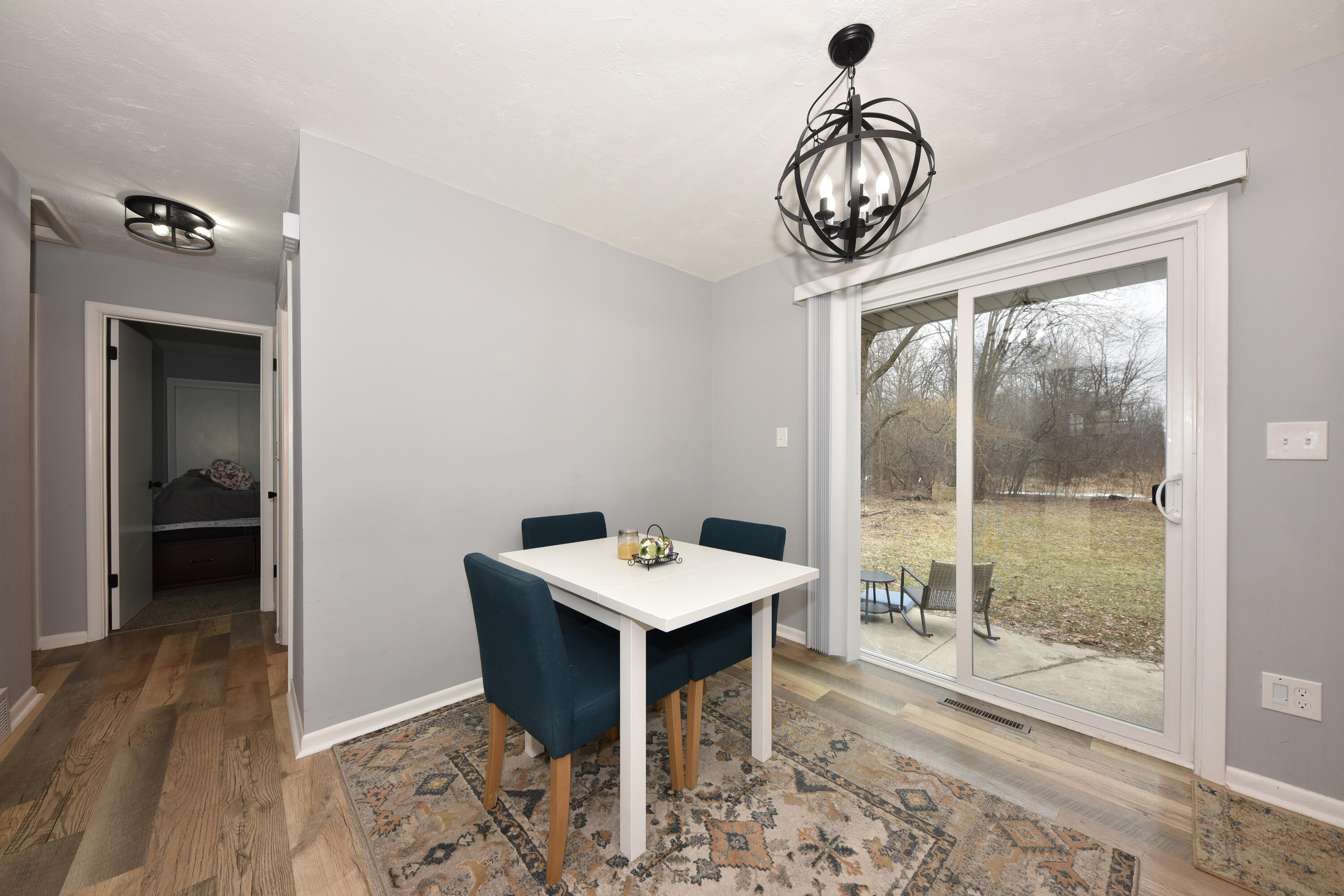 N28W24239 Watertown Road Pewaukee, WI 53072 - Photo 6 of 26 Dinette area