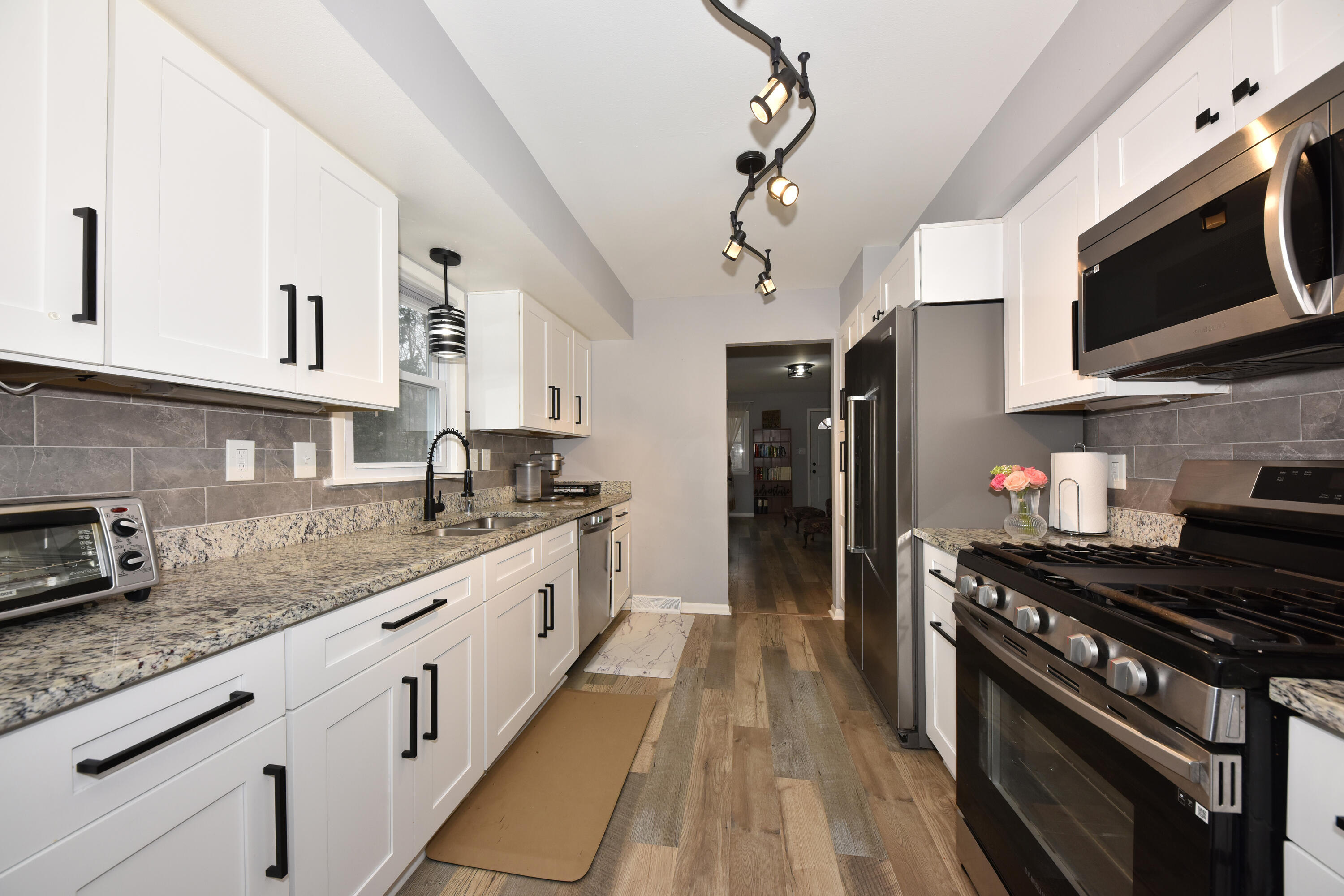 N28W24239 Watertown Road Pewaukee, WI 53072 - Photo 8 of 26 Kitchen