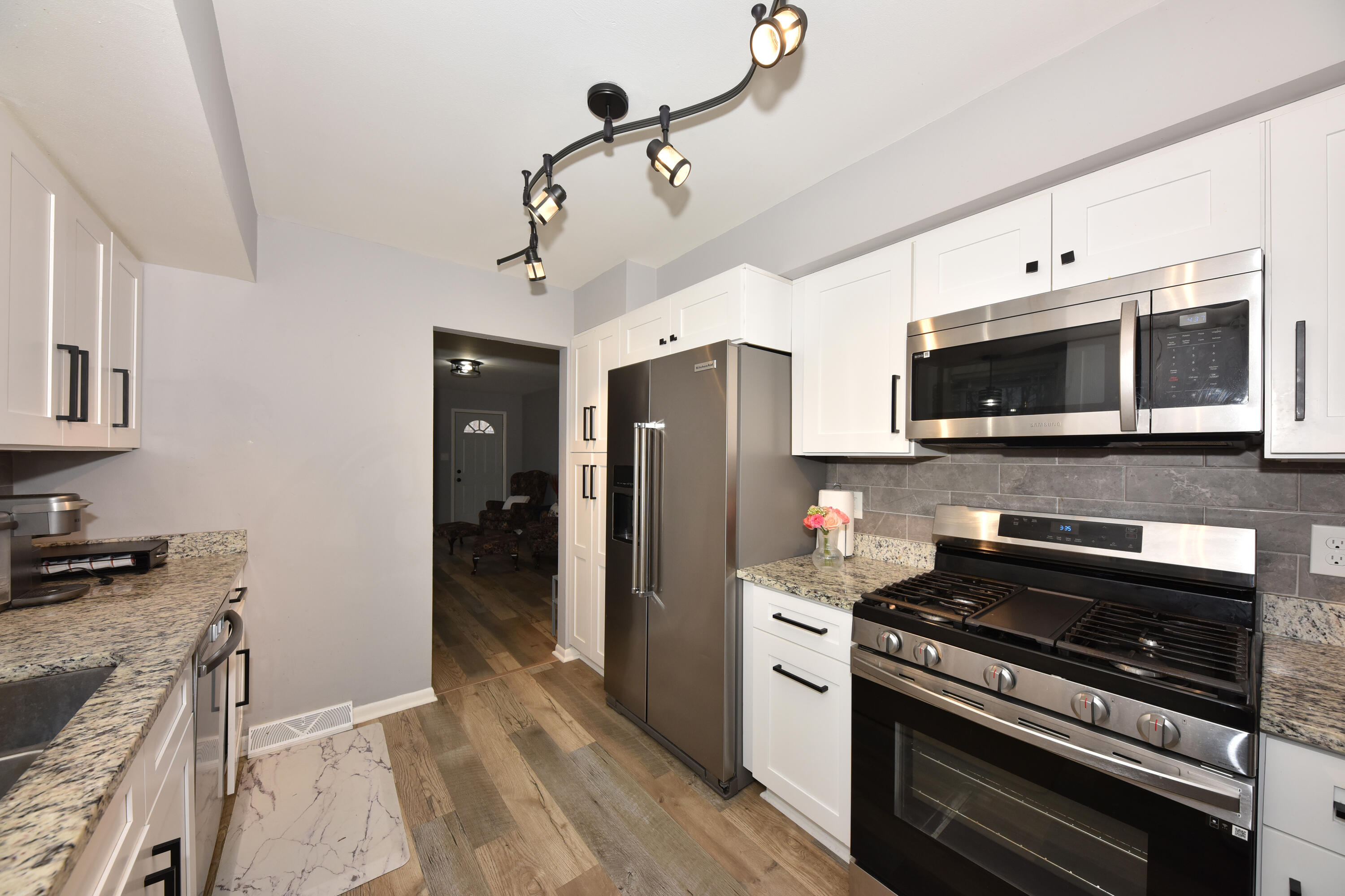 N28W24239 Watertown Road Pewaukee, WI 53072 - Photo 9 of 26 Kitchen