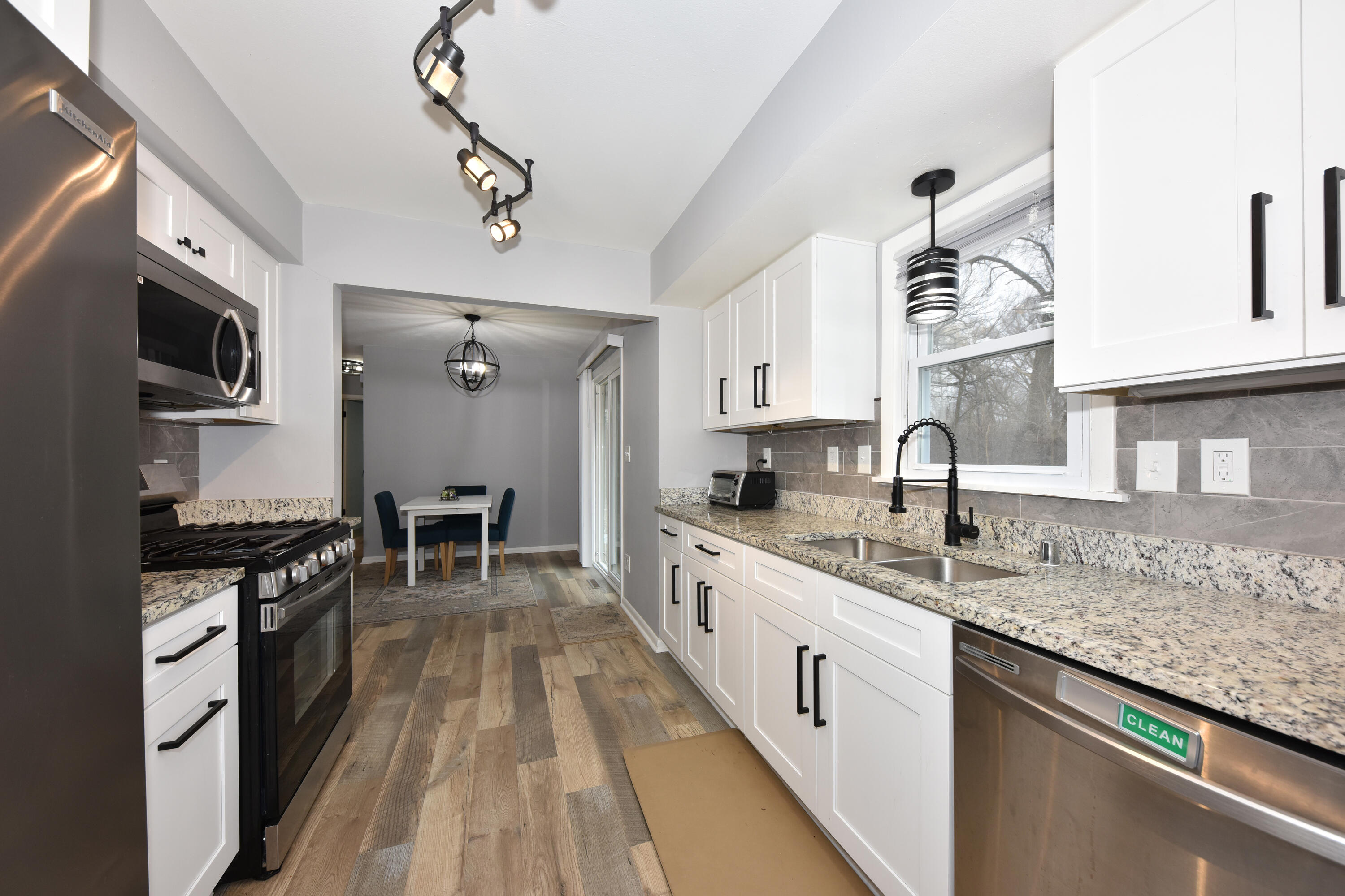 N28W24239 Watertown Road Pewaukee, WI 53072 - Photo 10 of 26 Kitchen