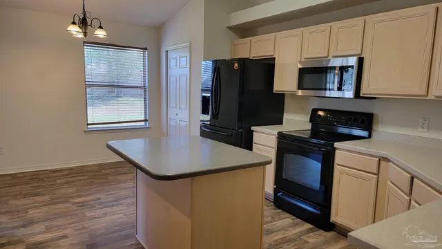 a view of empty room with window